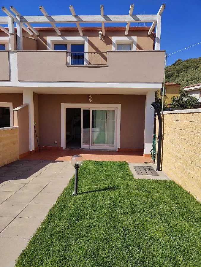 Villetta Alloro K&G House2 Viddalba Vakantiehuis